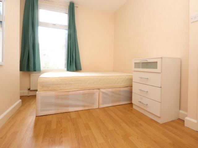 Room for rent in Upton Park, Greater London