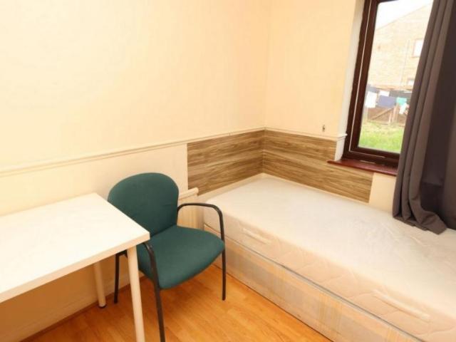 Room for rent in Canning Town, Greater London