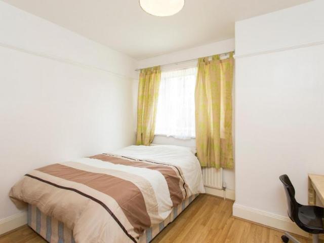 Room for rent in London Borough of Ealing, Greater London
