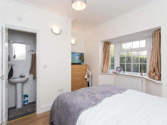Room for rent in London Borough of Ealing, Greater London