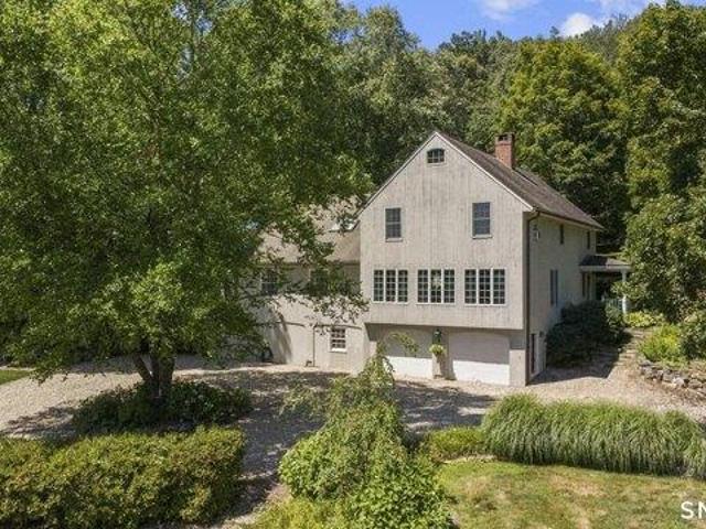 House for sale in Simsbury, Connecticut