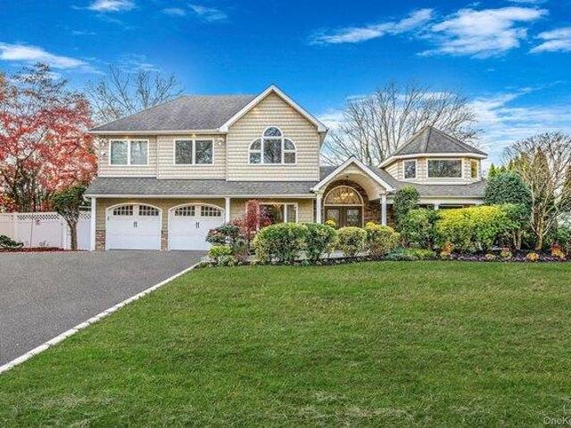 House for sale in Smithtown, New York