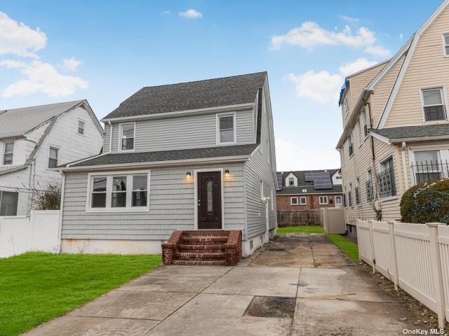 House for sale in Queens, Arverne