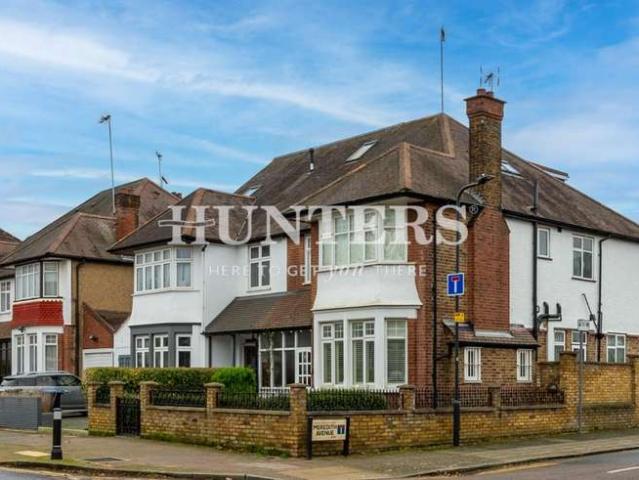 Studio for sale in Cricklewood, Greater London