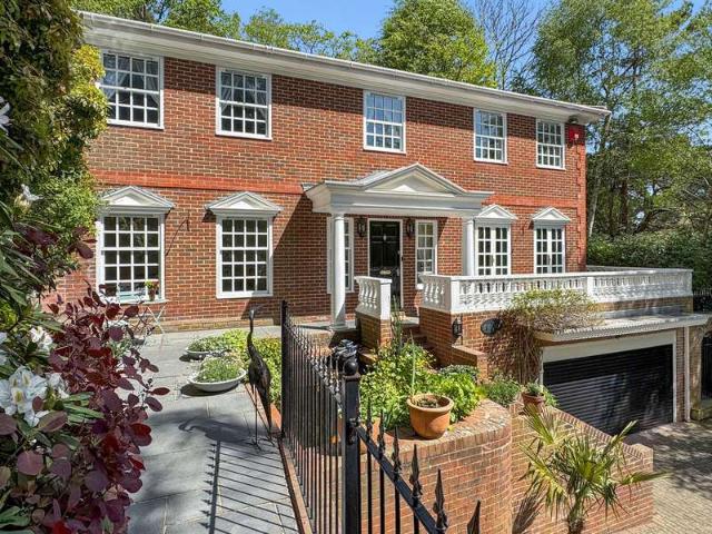 Studio for sale in Heol-las, Surrey