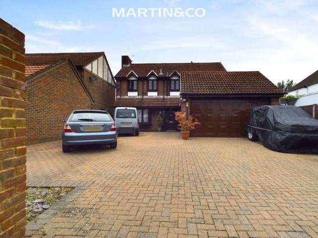Studio for sale in Egham Hythe, Row Town