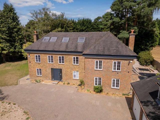 Studio for sale in Sunninghill and Ascot, Sunningdale