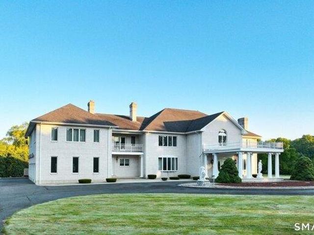House for sale in Suffield, Connecticut