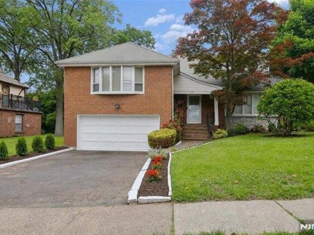 House for sale in Teaneck, New Jersey