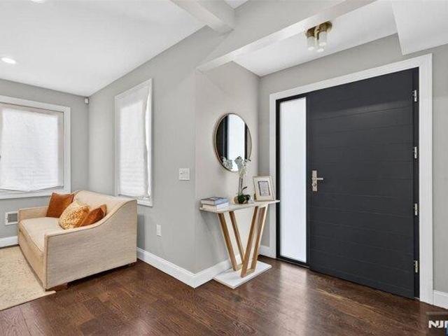 House for sale in Teaneck, New Jersey