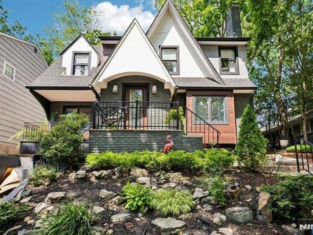 House for sale in Teaneck, New Jersey