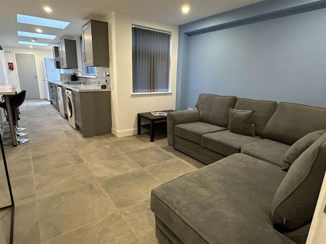 Terraced House for rent in Coventry, Lower Stoke