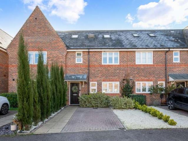 Cottage for sale in Manor Park, Epsom