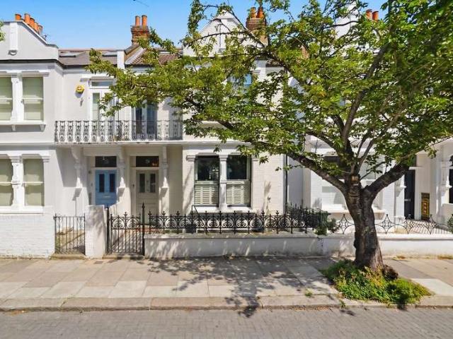Cottage for sale in Fulham, Greater London