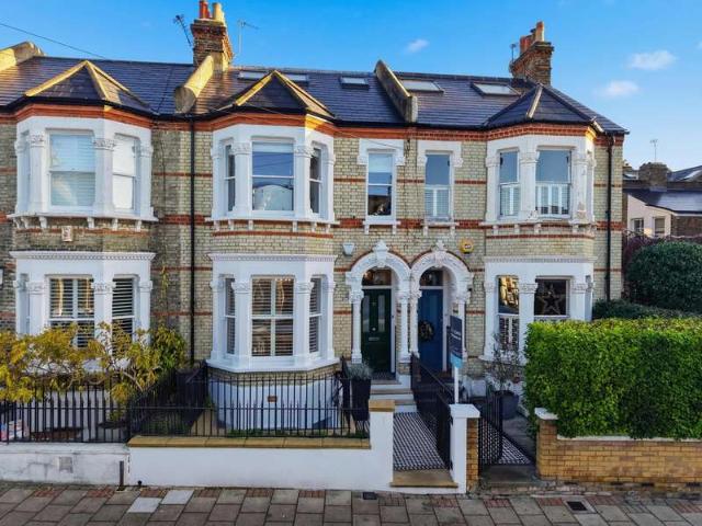 Apartment for sale in Kensington, Greater London