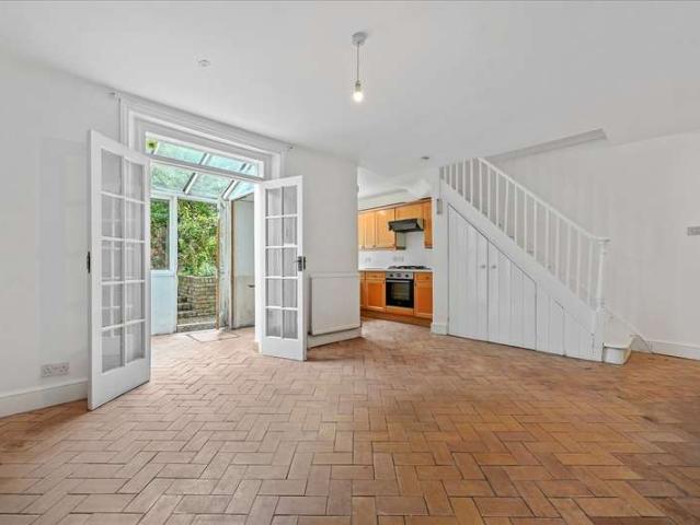 Cottage for sale in Shepherd's Bush, Greater London