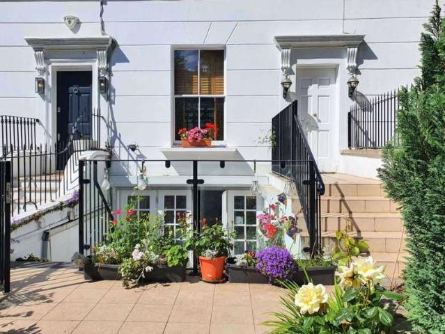 Cottage for sale in Chelsea, Greater London