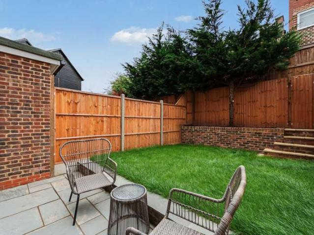 Cottage for sale in London Borough of Camden, Greater London