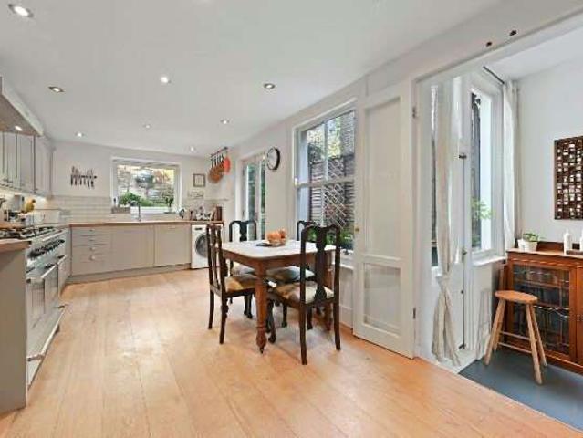 Cottage for sale in London Borough of Islington, Greater London
