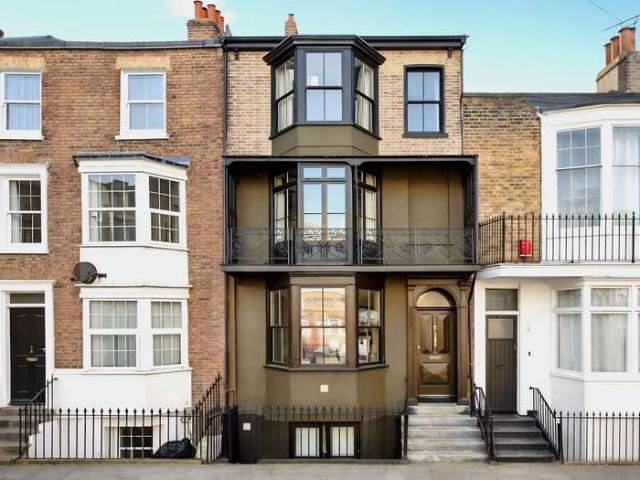Cottage for rent in East Cliff, Acol