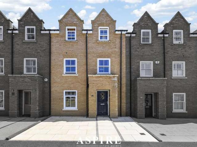 Cottage for sale in North Shoebury, Alton Barnes