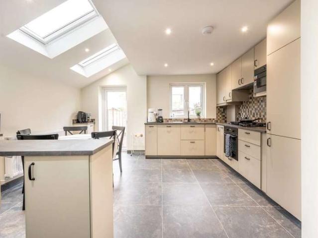 Terraced House for sale in Walthamstow, Wood Street