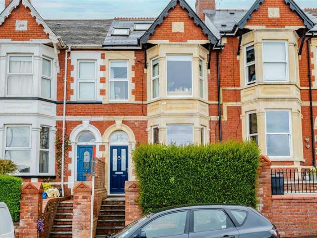 Cottage for sale in The Knap, Barry