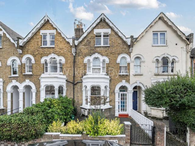 Cottage for sale in Hornsey, Greater London