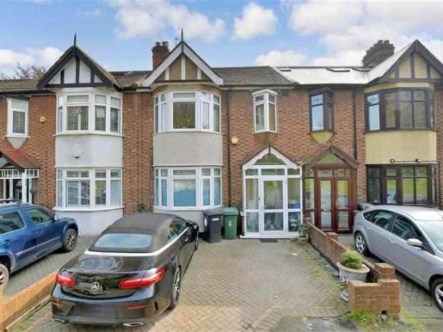 Cottage for sale in Highams Park, Greater London