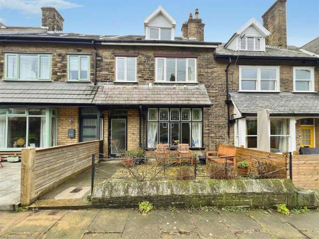 Cottage for sale in Greengates, West Yorkshire