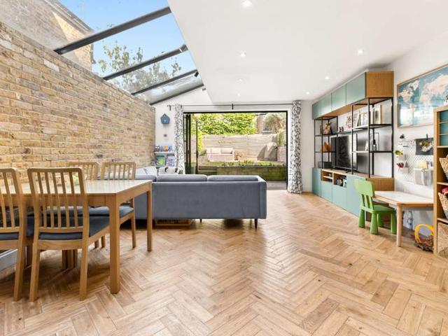 Cottage for sale in East Dulwich, Greater London