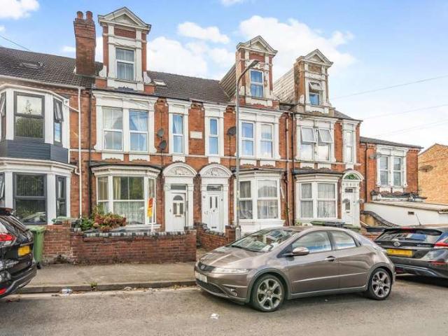 Terraced House for sale in Worcester, Red Hill