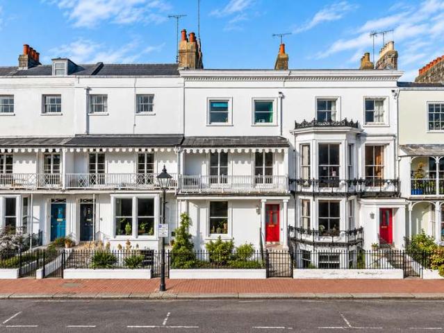 Cottage for sale in Worthing, West Sussex
