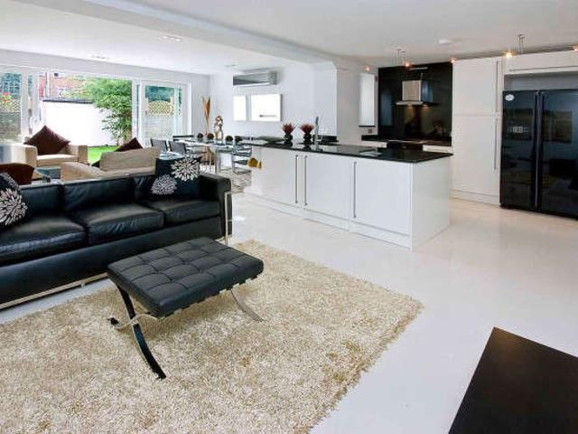 Terraced House for rent in St John's Wood, Belsize Park
