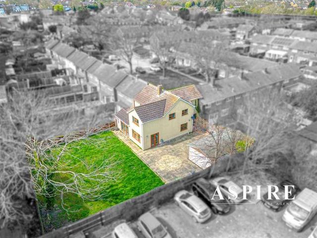 Cottage for sale in Vange, Essex