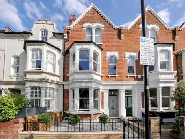 Cottage for sale in Stoke Newington, Greater London