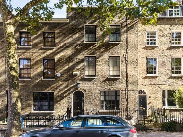 Cottage for sale in Camberwell, Greater London