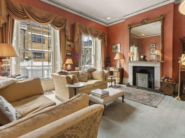 Apartment for sale in West Kensington, Greater London