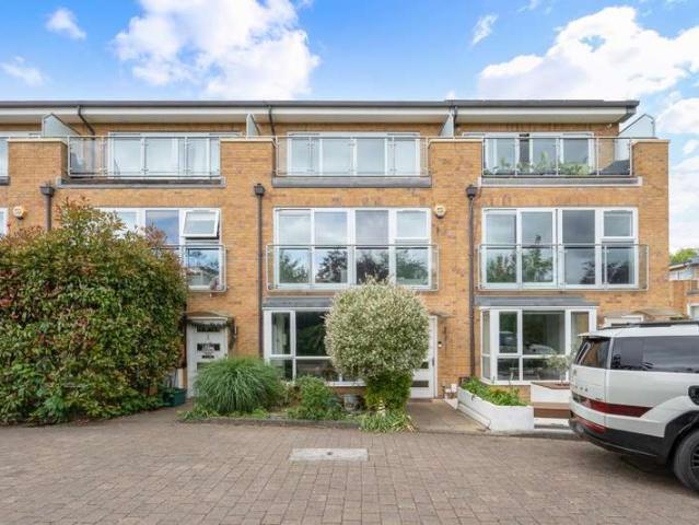 Cottage for sale in West Ewell, Ewell
