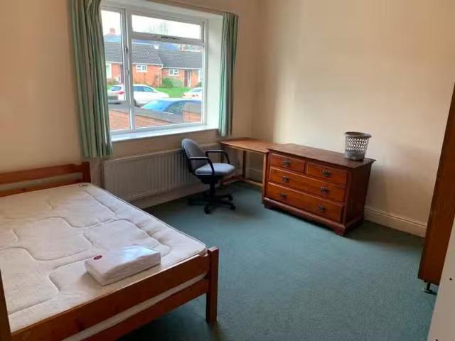 House for rent in Green Close, Warwickshire