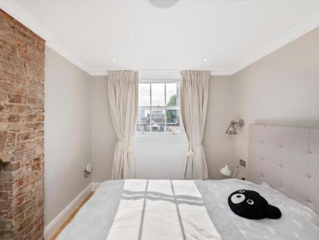Cottage for rent in Cat Hill, England