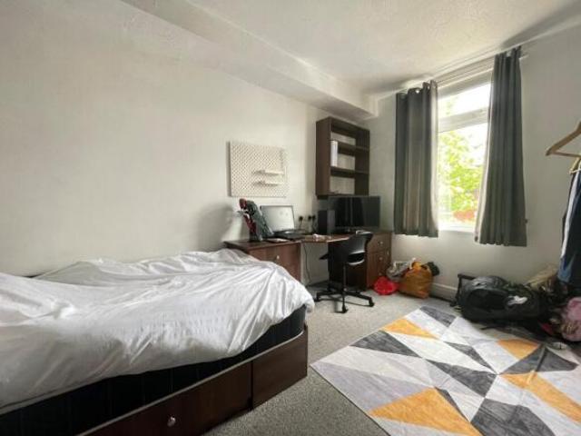 Cottage for rent in Burley, West Yorkshire