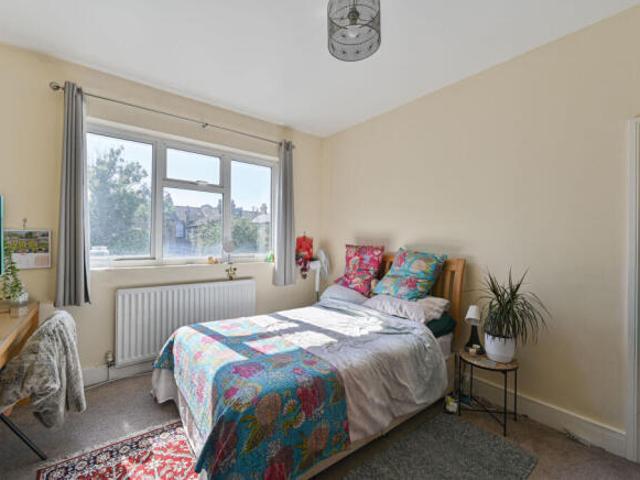 Cottage for rent in Tooting Graveney, Greater London