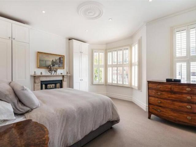 Cottage for rent in Cat Hill, England