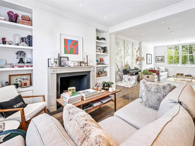 Terraced House for rent in Greater London