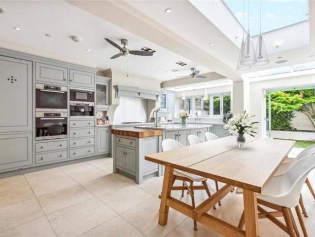 Cottage for rent in Cat Hill, England