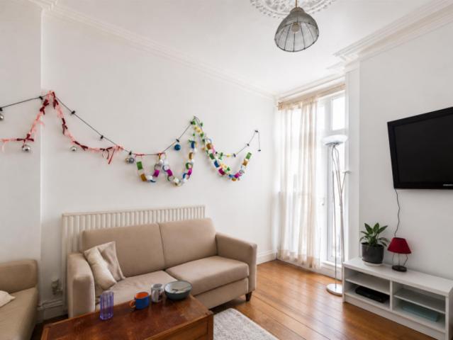 Cottage for rent in Roath, Wales