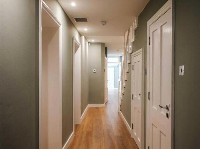 Cottage for rent in South Kensington, Greater London