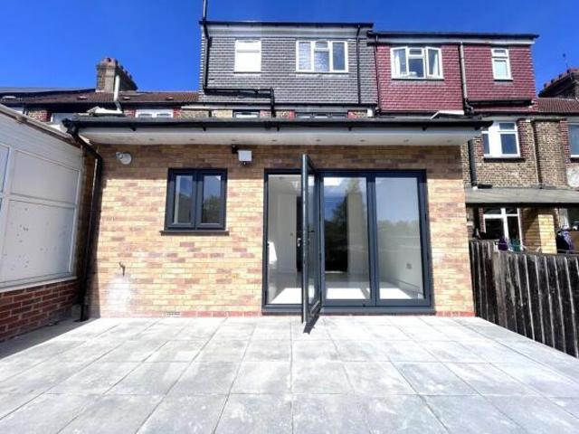 Cottage for rent in Tottenham, Greater London