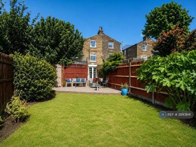 Cottage for rent in Cat Hill